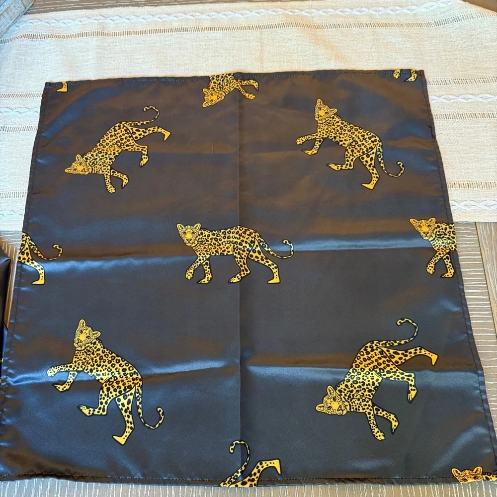 Dinner Napkins , Navy polyester leopard dinner napkins set of 4 nwot